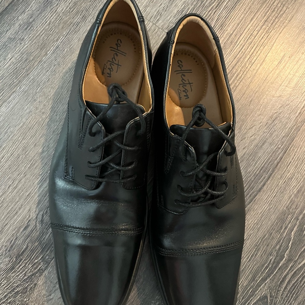 Clarks Men's Black Leather Cap-Toe Oxfords